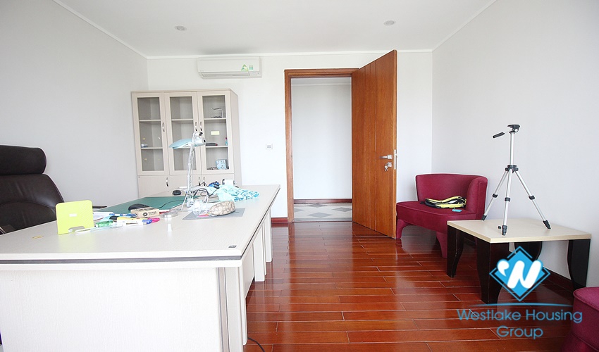 Nice and modern apartment in L building for rent